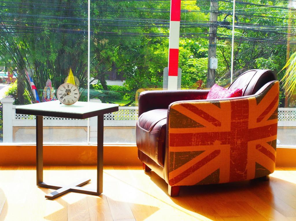 Beverly 33 By Aspira Bangkok Esterno foto