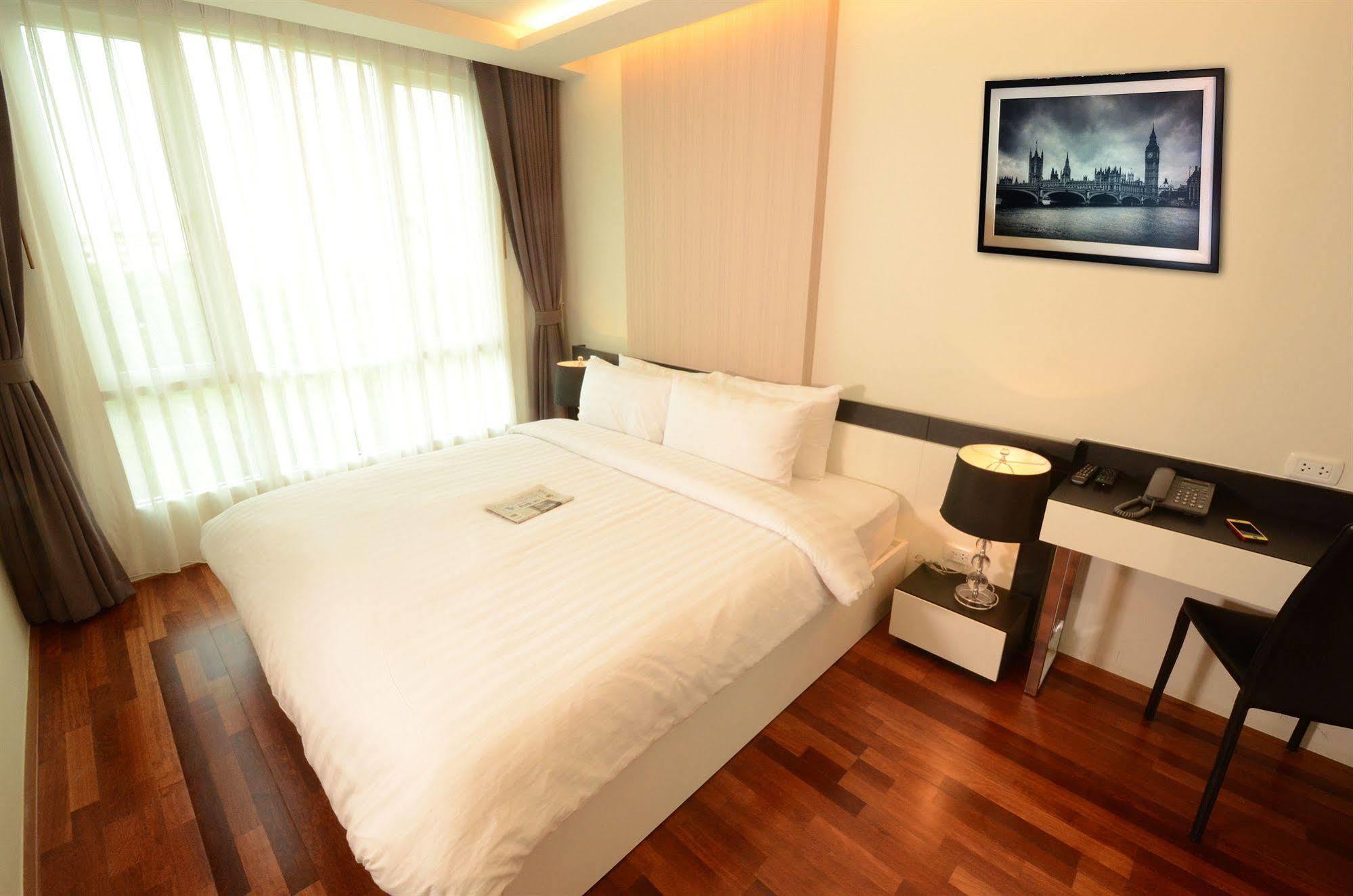 Beverly 33 By Aspira Bangkok Esterno foto