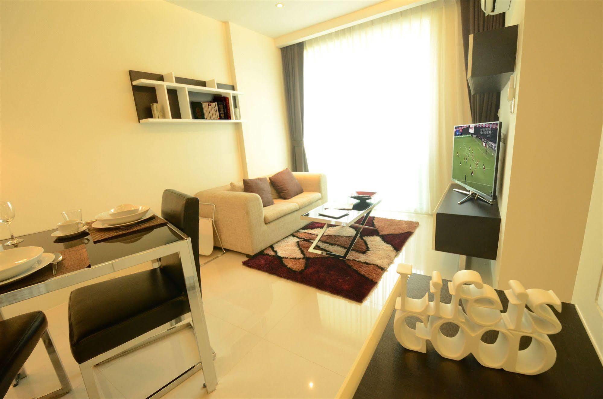 Beverly 33 By Aspira Bangkok Esterno foto