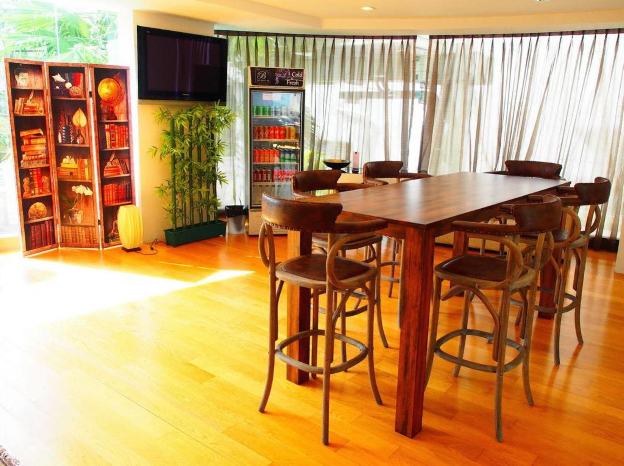 Beverly 33 By Aspira Bangkok Esterno foto