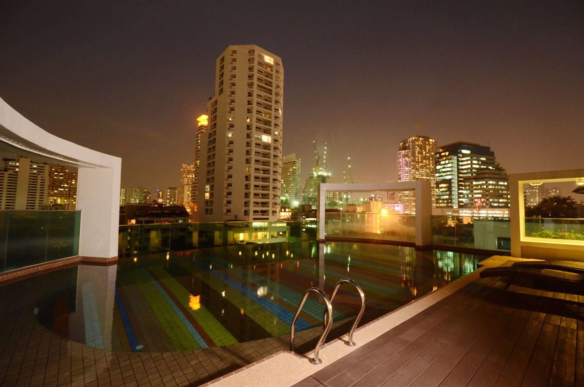 Beverly 33 By Aspira Bangkok Esterno foto