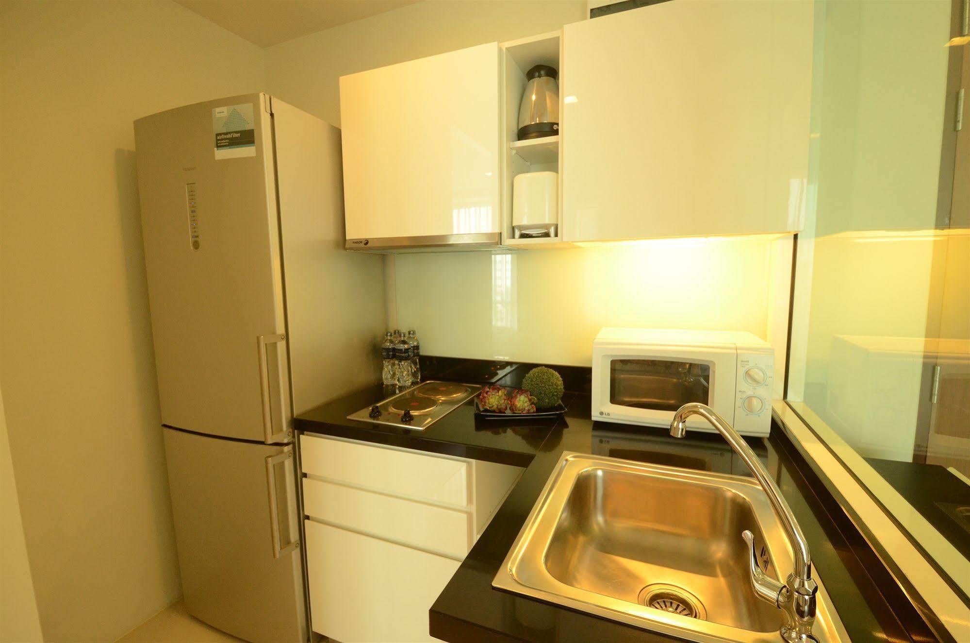 Beverly 33 By Aspira Bangkok Esterno foto