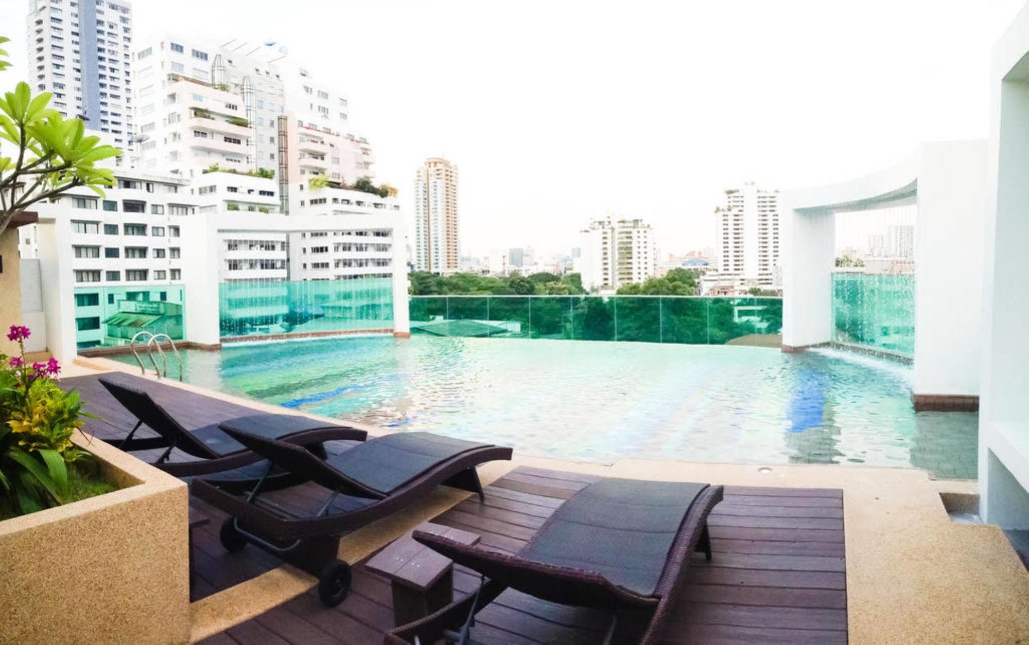 Beverly 33 By Aspira Bangkok Esterno foto
